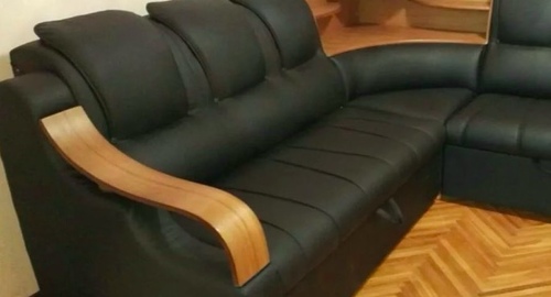 Перетяжка кожаного дивана. Могоча